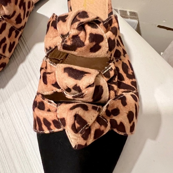 3/$25 Sale 🎈Olivia pointed animal print with bow knots loafer mules - Picture 10 of 12